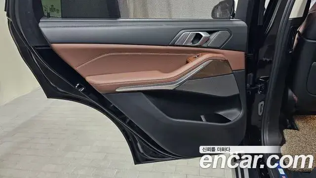 BMW X5 2021 — Photo 16/40