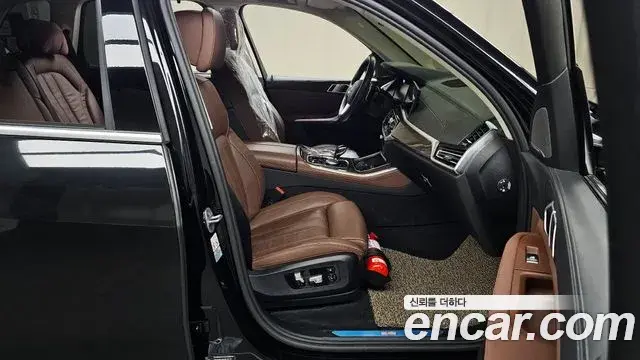 BMW X5 2021 — Photo 38/40