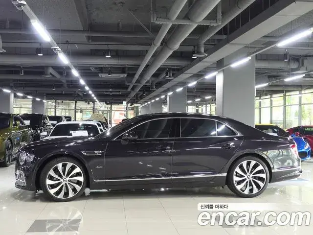 Bentley Flying Spur 2023 — Photo 2/17