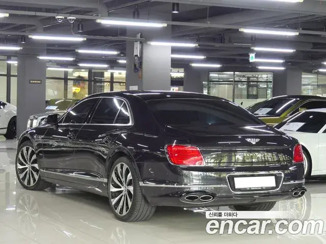 Bentley Flying Spur 2023 — Photo 16/17