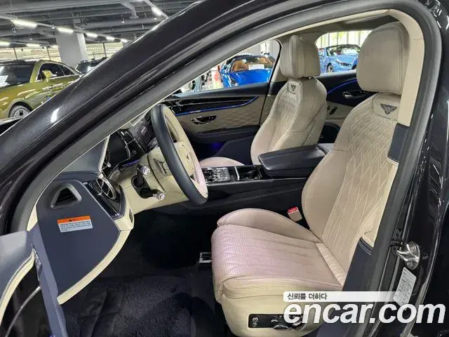Bentley Flying Spur 2023 — Photo 4/17
