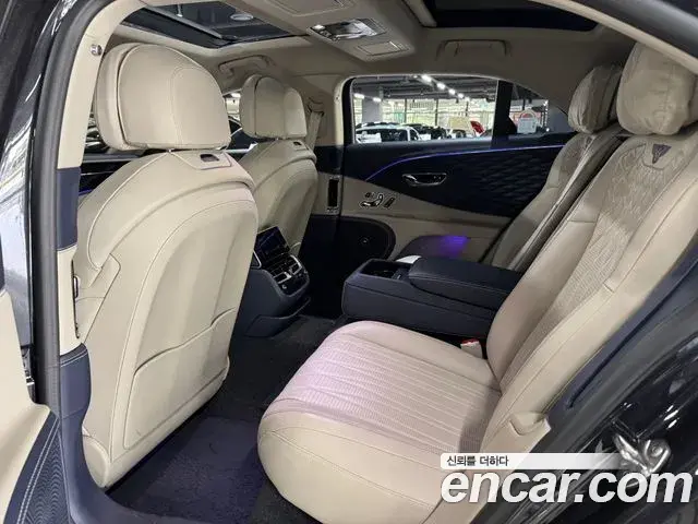 Bentley Flying Spur 2023 — Photo 6/17