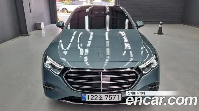 Mercedes-Benz E-Class 2024 — ფოტო 16/18