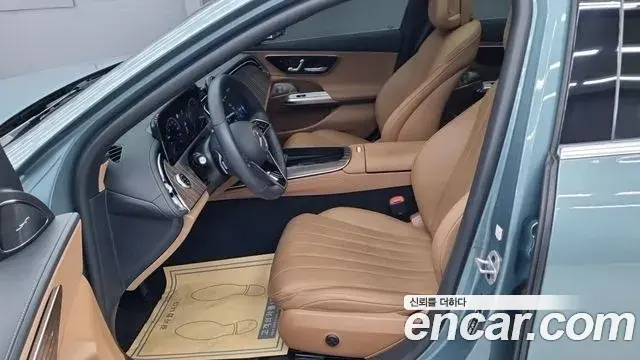 Mercedes-Benz E-Class 2024 — ფოტო 14/18