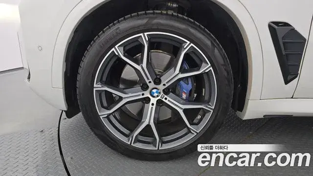 BMW X5 2024 — ფოტო 30/33