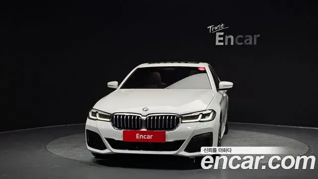 BMW 5 Series 2021 — ფოტო 15/30