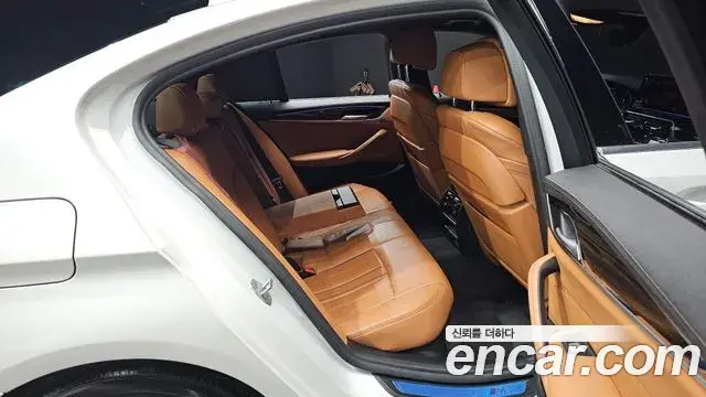 BMW 5 Series 2021 — ფოტო 24/30