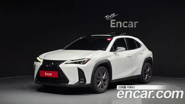Lexus UX250h 2023 — Photo 3/20