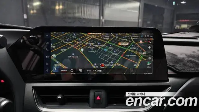 Lexus UX250h 2023 — Photo 2/20