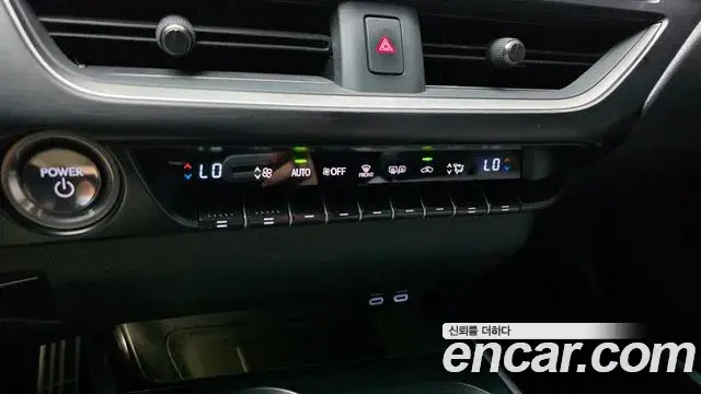 Lexus UX250h 2023 — Photo 18/20