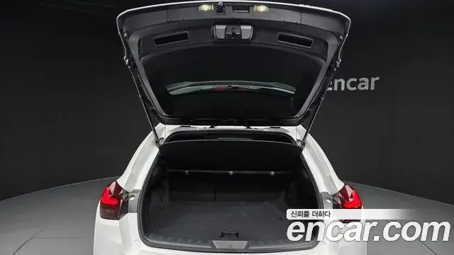 Lexus UX250h 2023 — Photo 7/20
