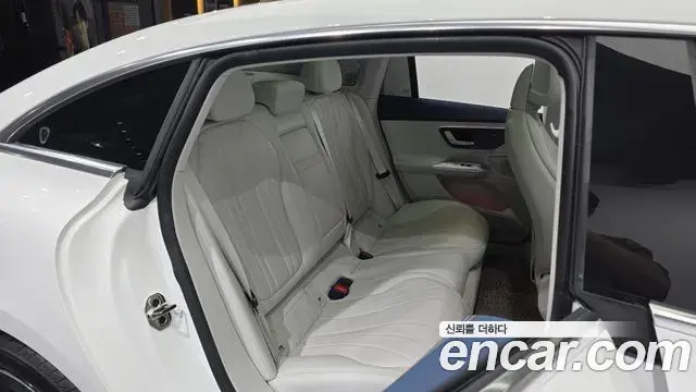 Mercedes-Benz EQE 2023 — Photo 32/32