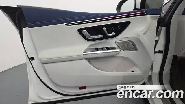 Mercedes-Benz EQE 2023 — Photo 4/32