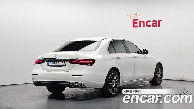 Mercedes-Benz E-Class 2021 — Photo 27/36