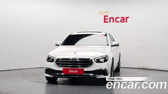 Mercedes-Benz E-Class 2021 — Photo 29/36