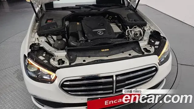Mercedes-Benz E-Class 2021 — Photo 17/36