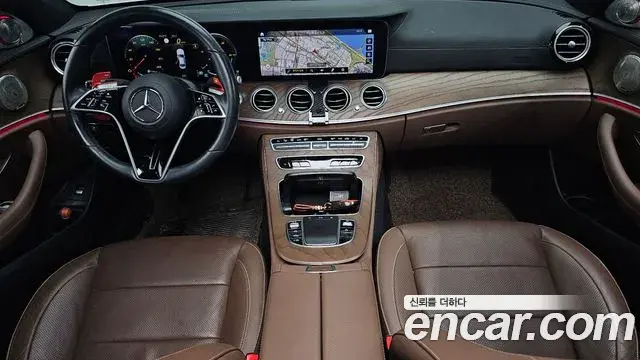 Mercedes-Benz E-Class 2021 — Photo 26/36
