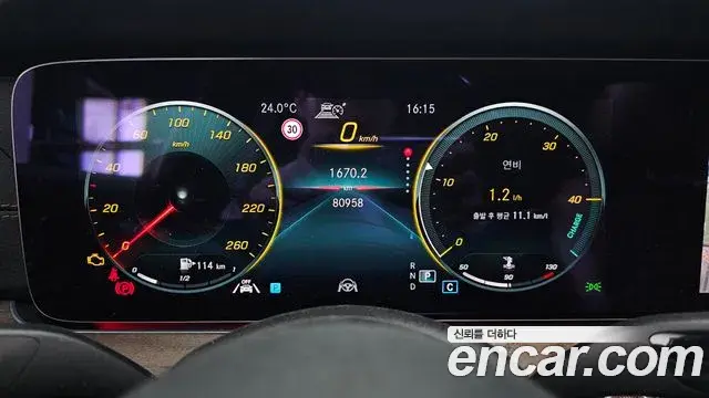 Mercedes-Benz E-Class 2021 — Photo 30/36