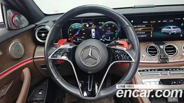 Mercedes-Benz E-Class 2021 — Photo 12/36