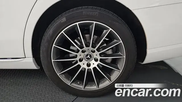 Mercedes-Benz E-Class 2021 — Photo 13/36