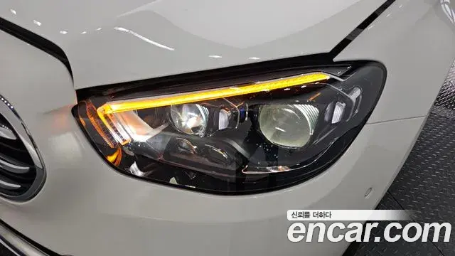Mercedes-Benz E-Class 2021 — Photo 18/36