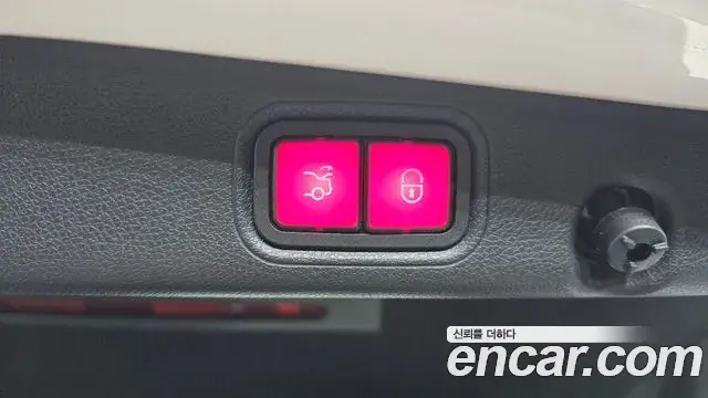Mercedes-Benz E-Class 2021 — Photo 28/36