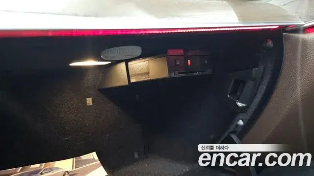 Mercedes-Benz E-Class 2021 — Photo 19/36