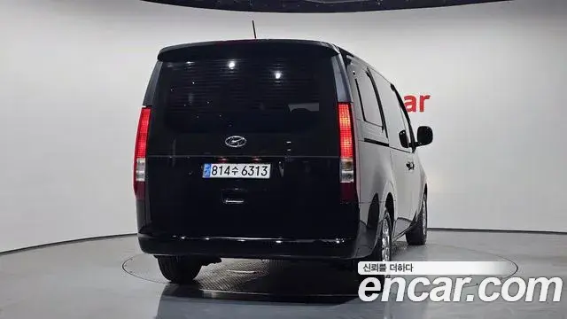 Hyundai Staria 2023 — Photo 16/31