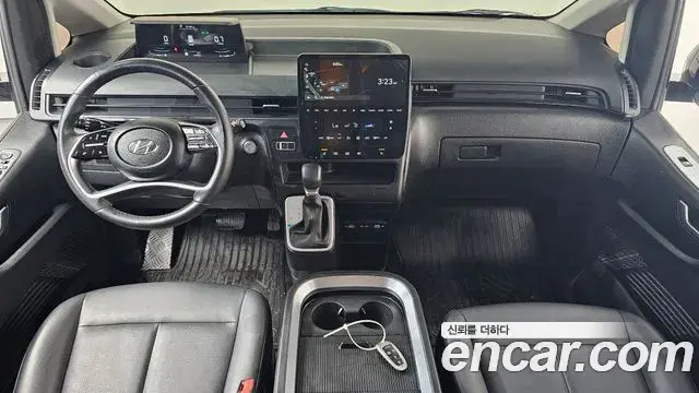 Hyundai Staria 2023 — Photo 20/31