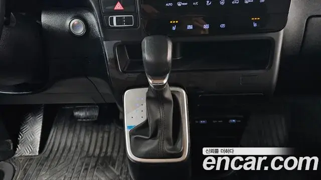 Hyundai Staria 2023 — Photo 27/31