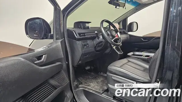 Hyundai Staria 2023 — Photo 7/31