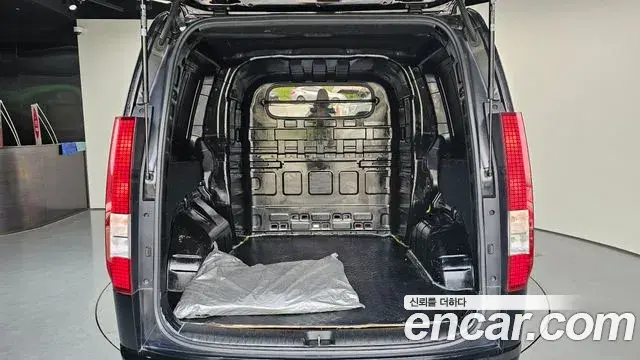 Hyundai Staria 2023 — Photo 15/31