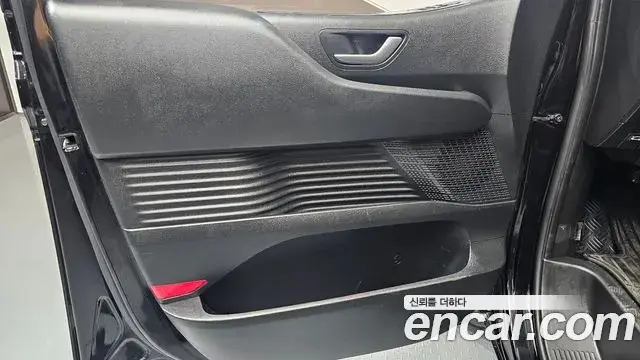 Hyundai Staria 2023 — Photo 2/31