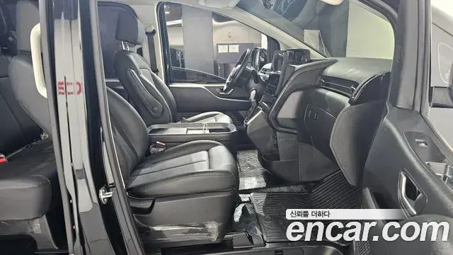 Hyundai Staria 2023 — Photo 18/31