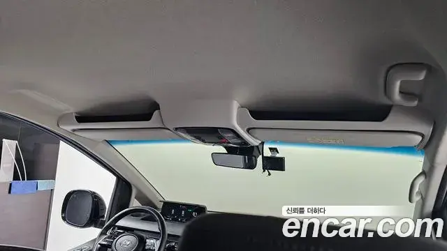 Hyundai Staria 2023 — Photo 9/31