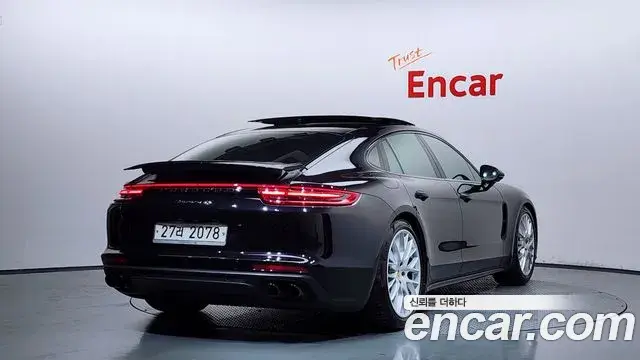 Porsche Panamera 2018 — Photo 17/36