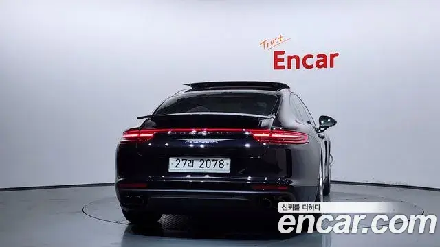 Porsche Panamera 2018 — Photo 15/36