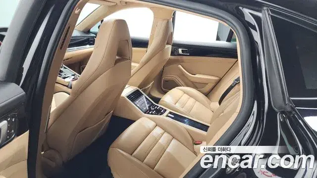 Porsche Panamera 2018 — Photo 36/36