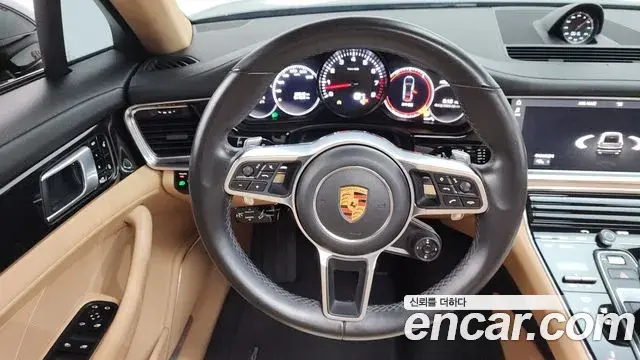 Porsche Panamera 2018 — Photo 31/36