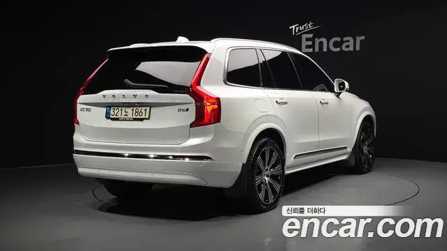 Volvo XC90 2023 — Photo 4/20