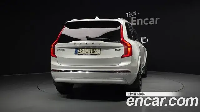 Volvo XC90 2023 — Photo 11/20