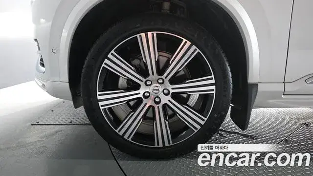 Volvo XC90 2023 — Photo 16/20