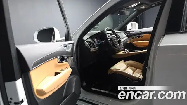 Volvo XC90 2023 — Photo 8/20