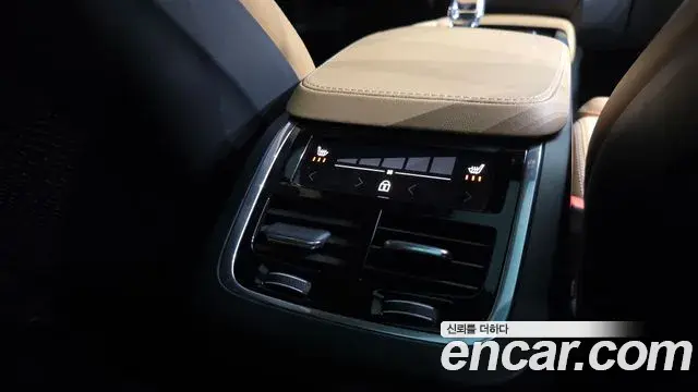 Volvo XC90 2023 — Photo 9/20