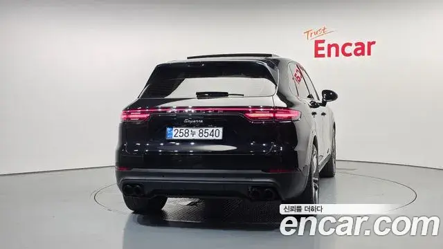 Porsche Cayenne 2019 — Photo 16/32