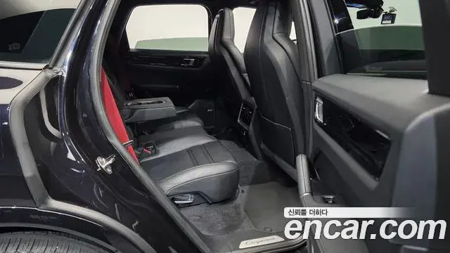 Porsche Cayenne 2019 — Photo 31/32