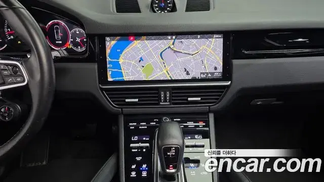 Porsche Cayenne 2019 — Photo 8/32