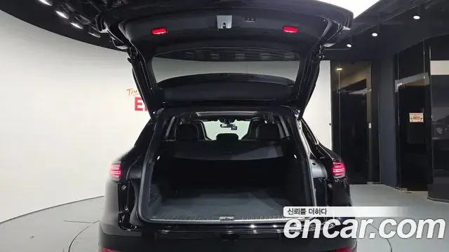 Porsche Cayenne 2019 — Photo 27/32
