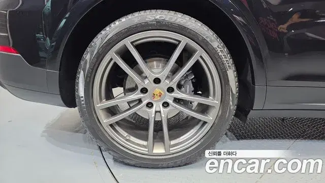 Porsche Cayenne 2019 — Photo 14/32