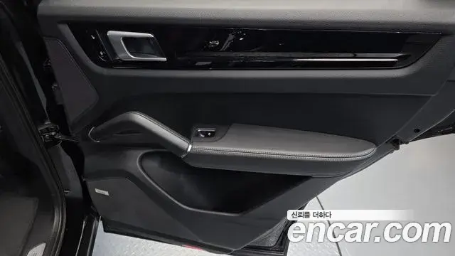 Porsche Cayenne 2019 — Photo 22/32